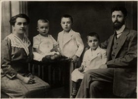 Rodina Josefa a Zdenky Vybornych (r.1915)